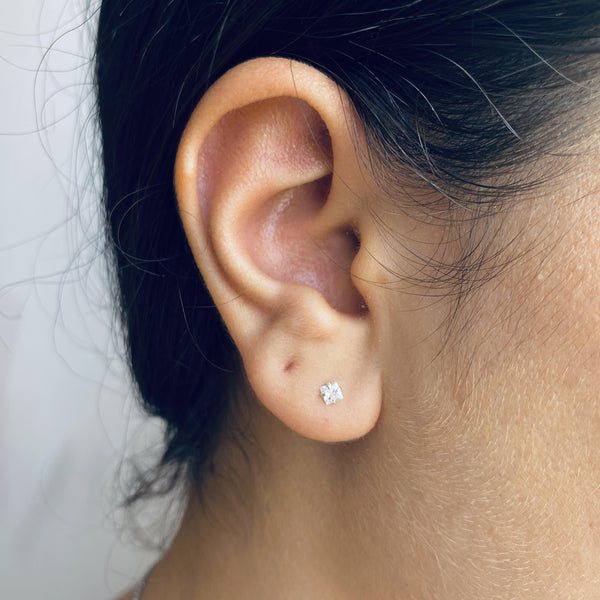 BRINCO CARTELA CARRE ZIRCÔNIA 4MM